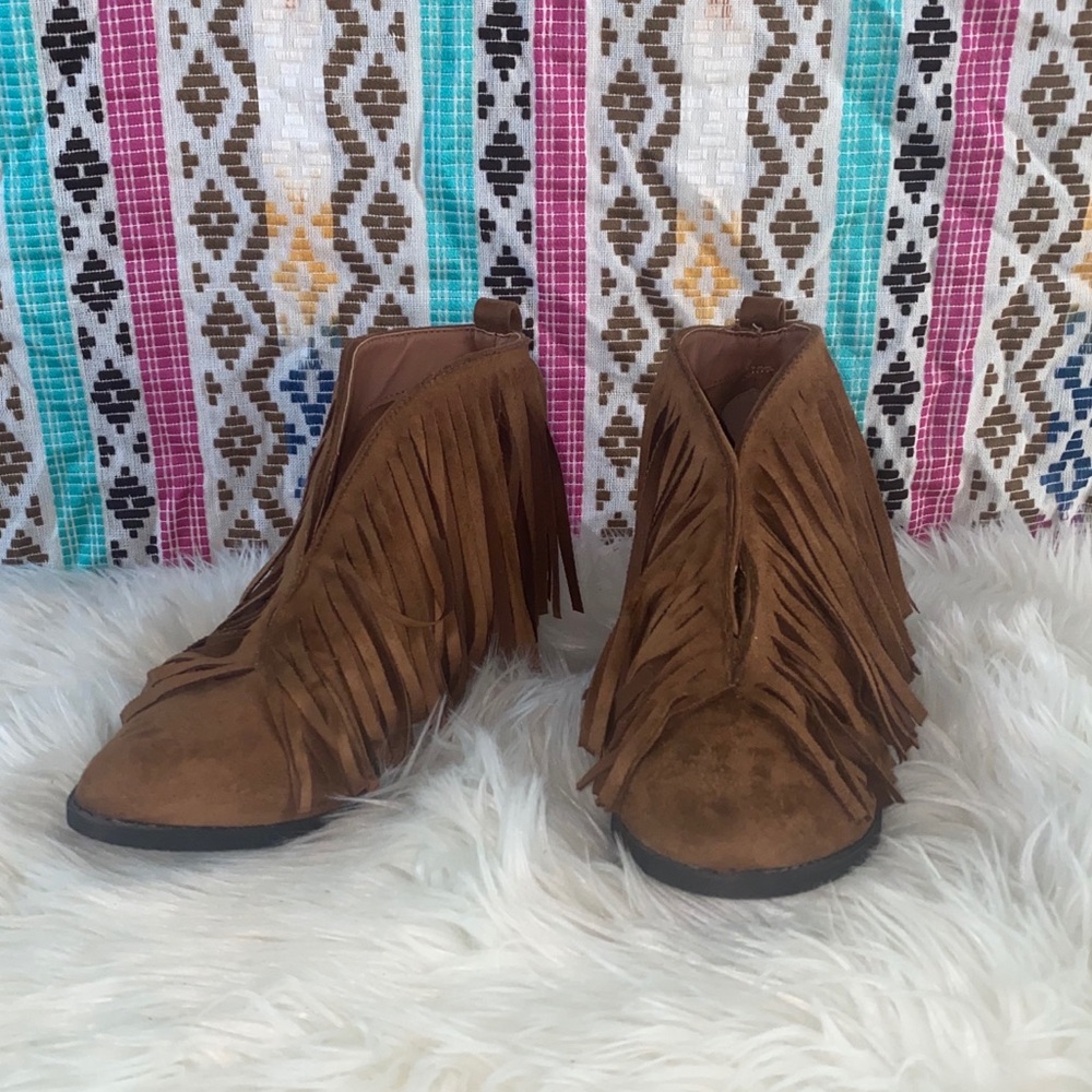 Coconuts by Matisse • Fringe Booties • 8.5 • Brown